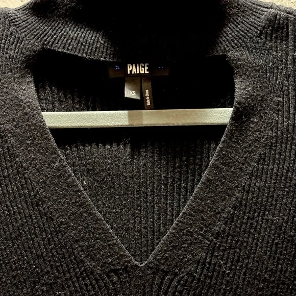 Paige Jeanie Black Ribbed V-Cutout Choker Sweater XS - Picture 5 of 7